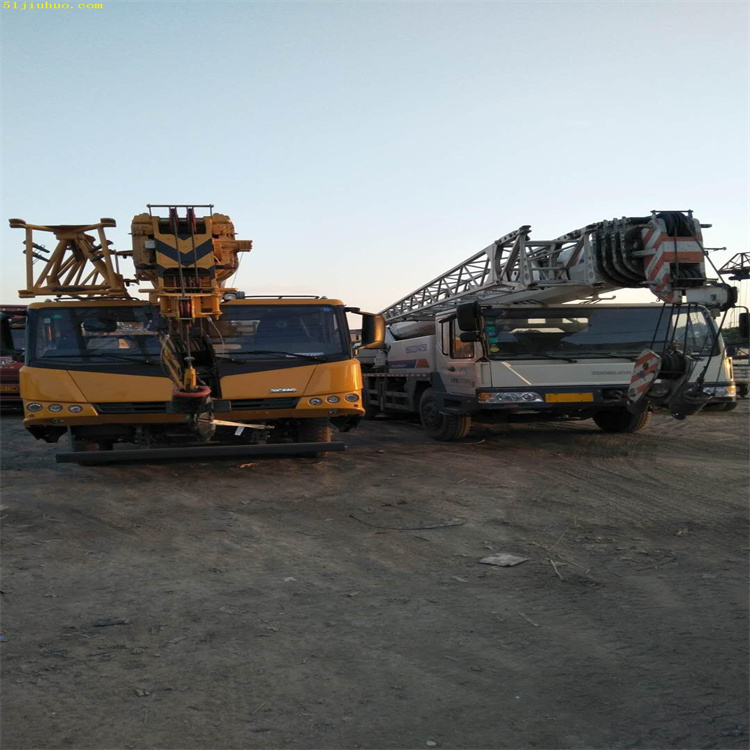 温江吊车吊挖机正确办法